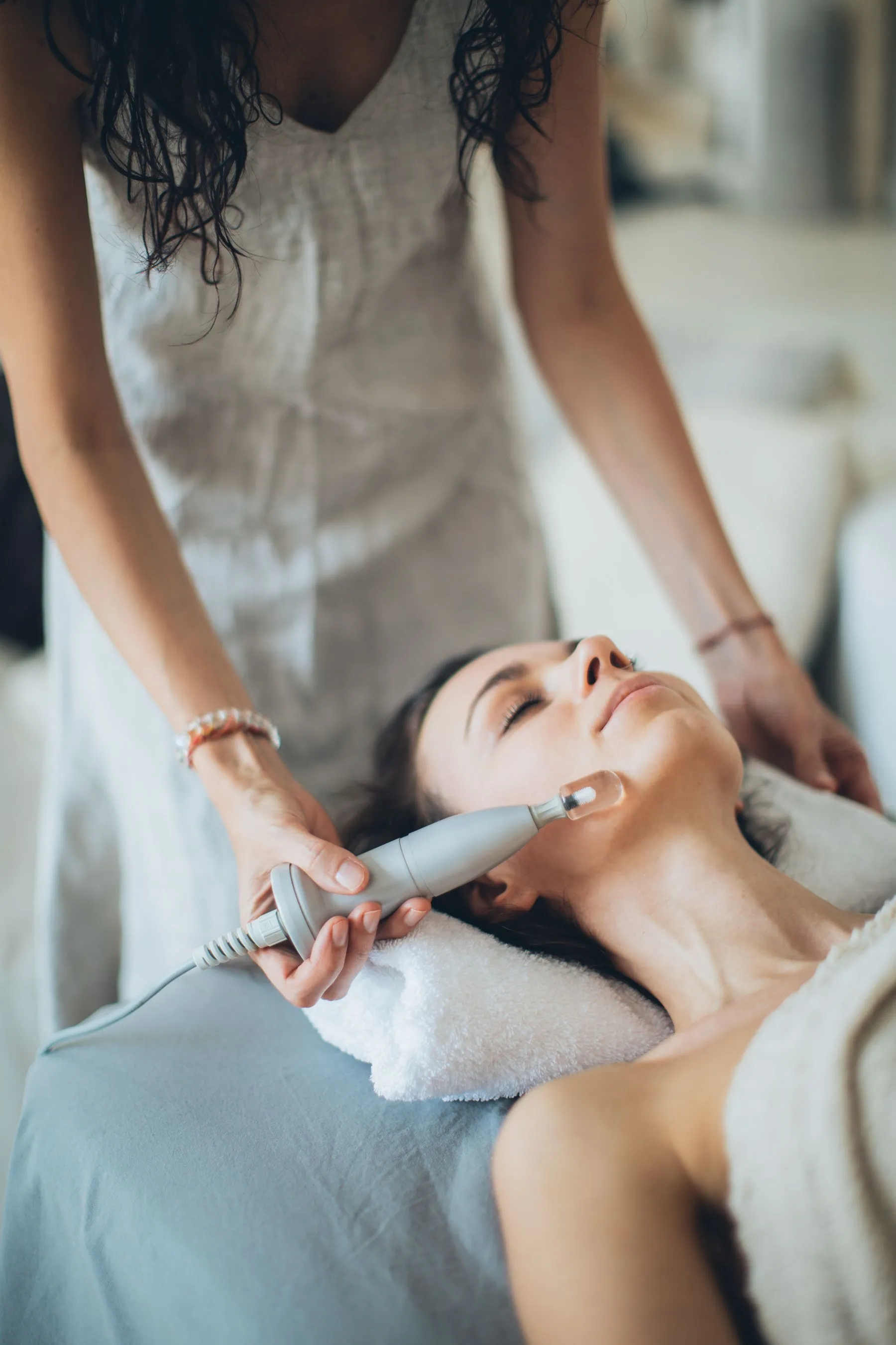 Overview of treatment rooms and tools at LumaSKIN